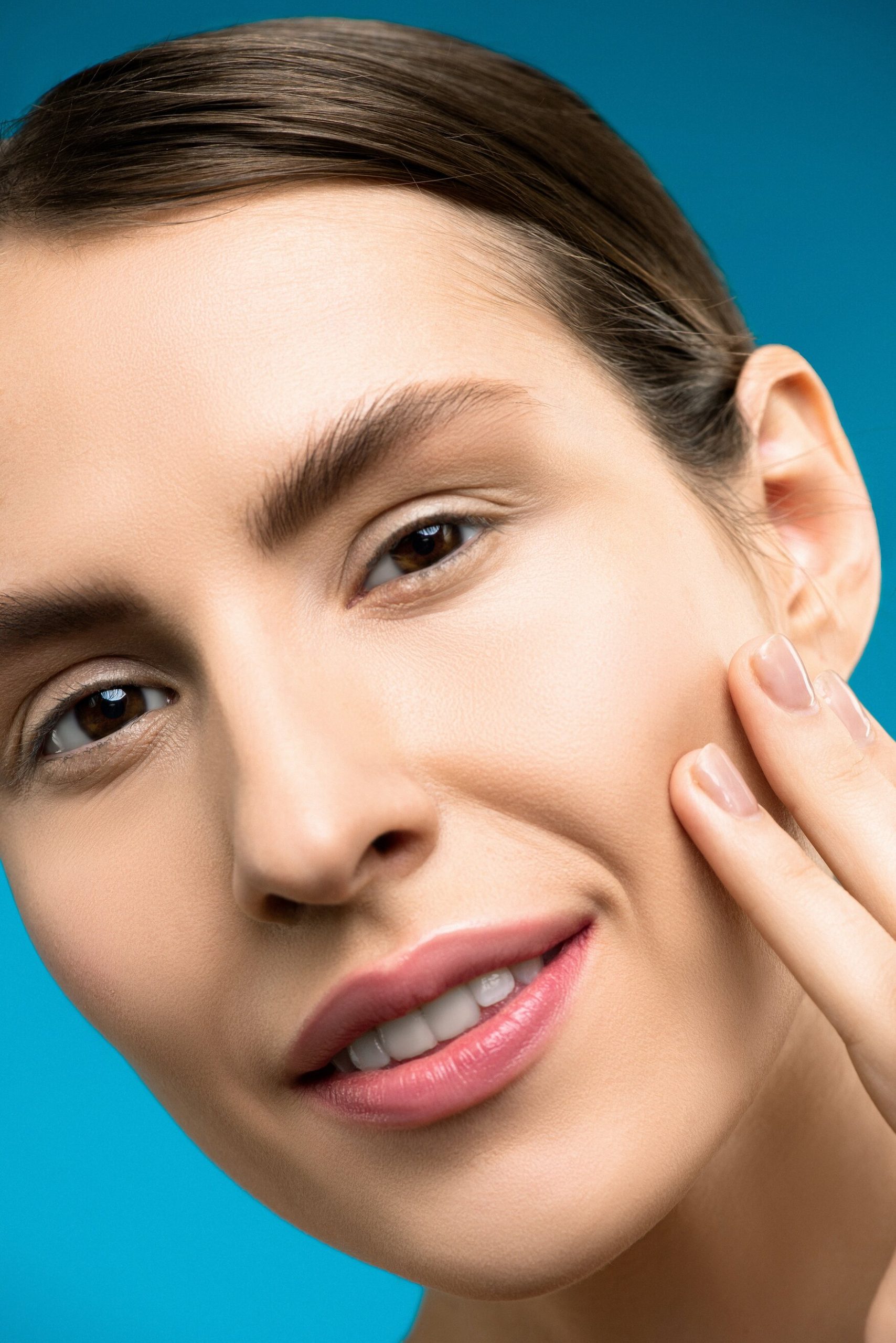 8 Reasons Why you Should Avoid Sleeping in Makeup