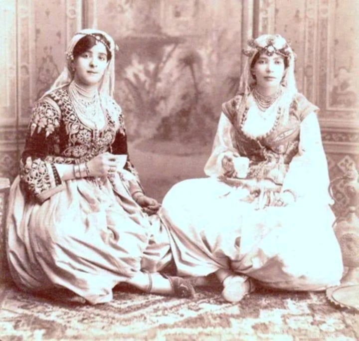 Algerian Women Wearing Karakou